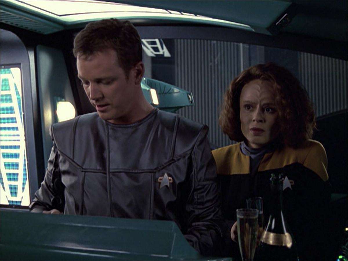 extant_StarTrek_VOY_6x05-Alice_01421.jpg