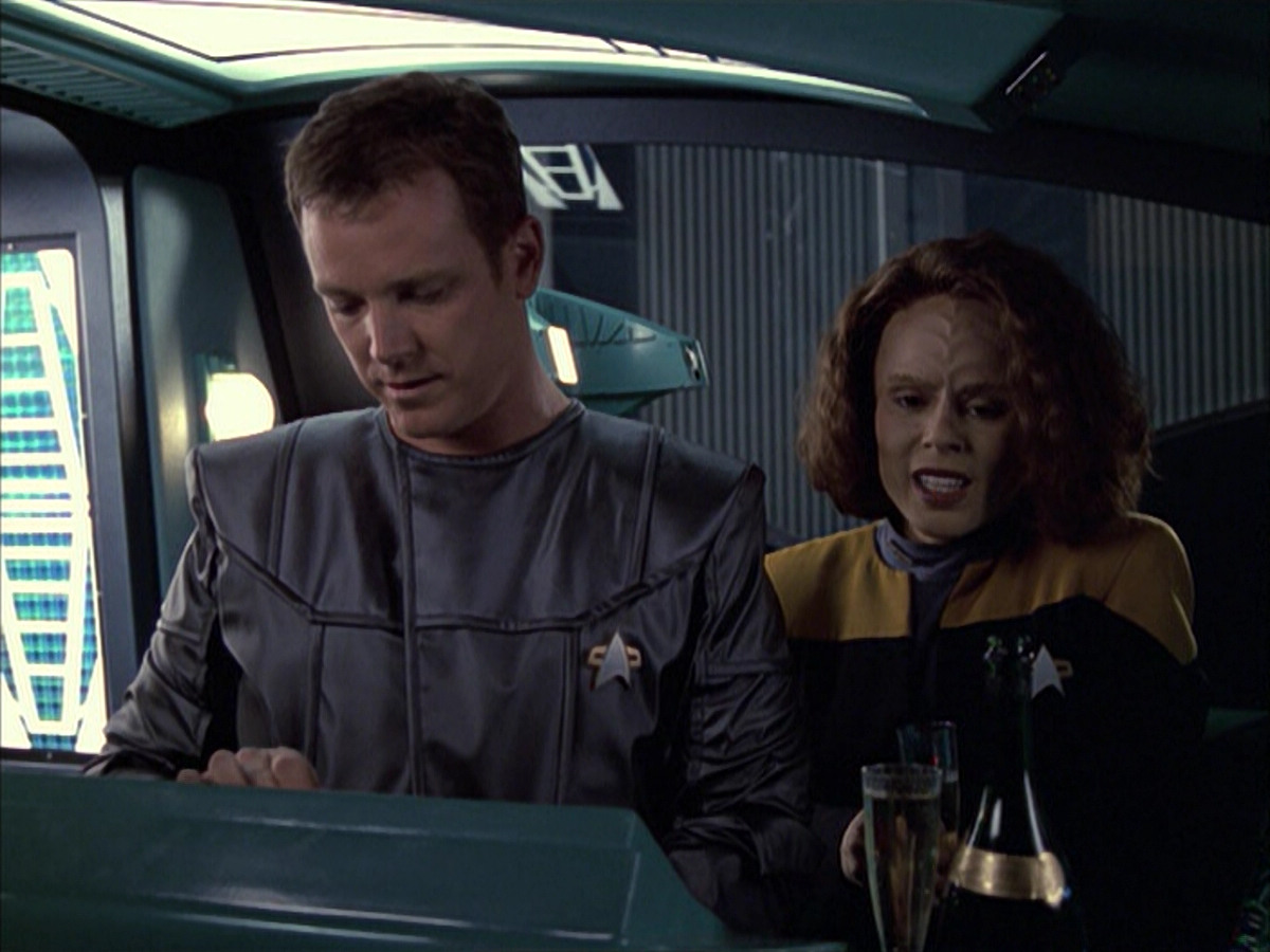 extant_StarTrek_VOY_6x05-Alice_01425.jpg
