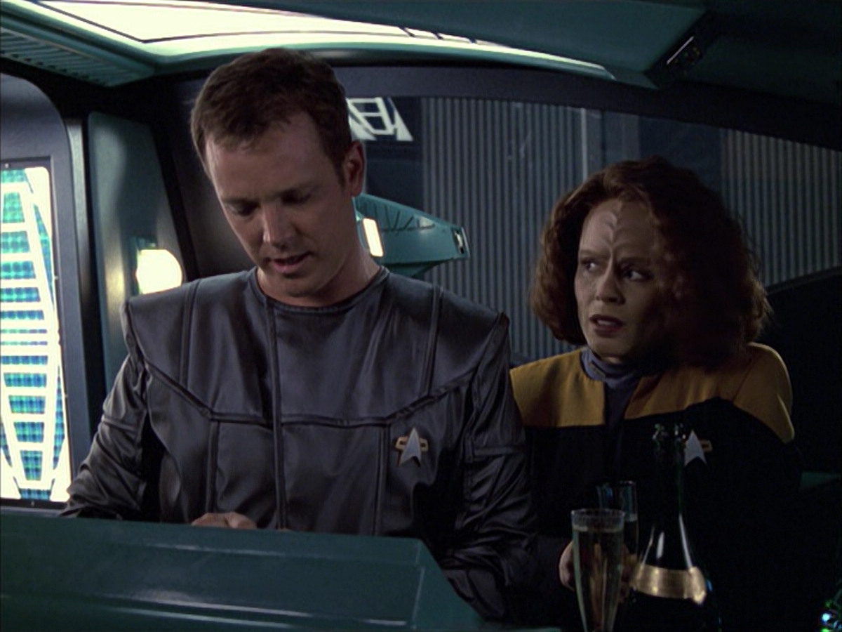extant_StarTrek_VOY_6x05-Alice_01429.jpg
