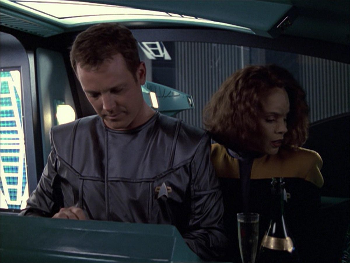 extant_StarTrek_VOY_6x05-Alice_01451.jpg