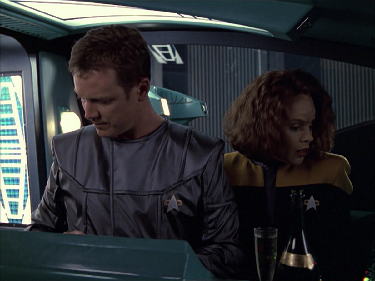 extant_StarTrek_VOY_6x05-Alice_01452.jpg