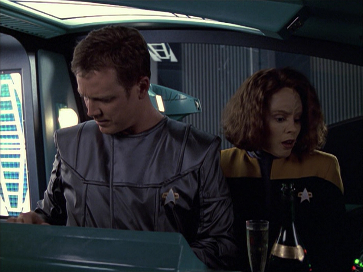 extant_StarTrek_VOY_6x05-Alice_01453.jpg