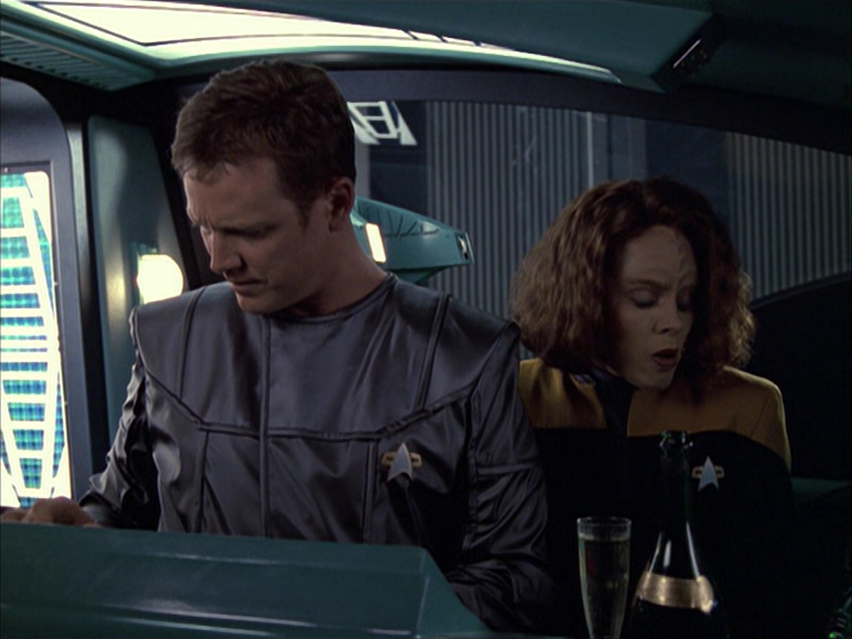 extant_StarTrek_VOY_6x05-Alice_01454.jpg