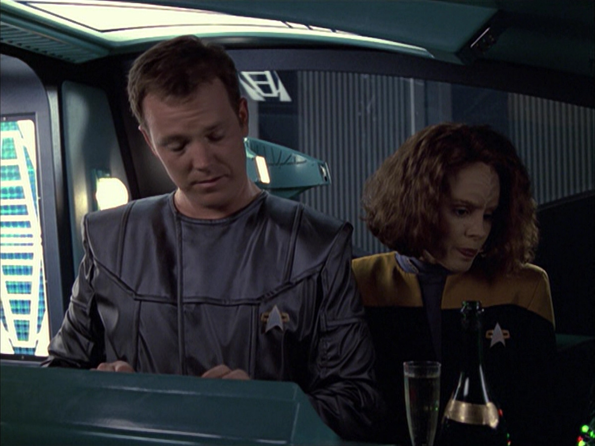 extant_StarTrek_VOY_6x05-Alice_01463.jpg
