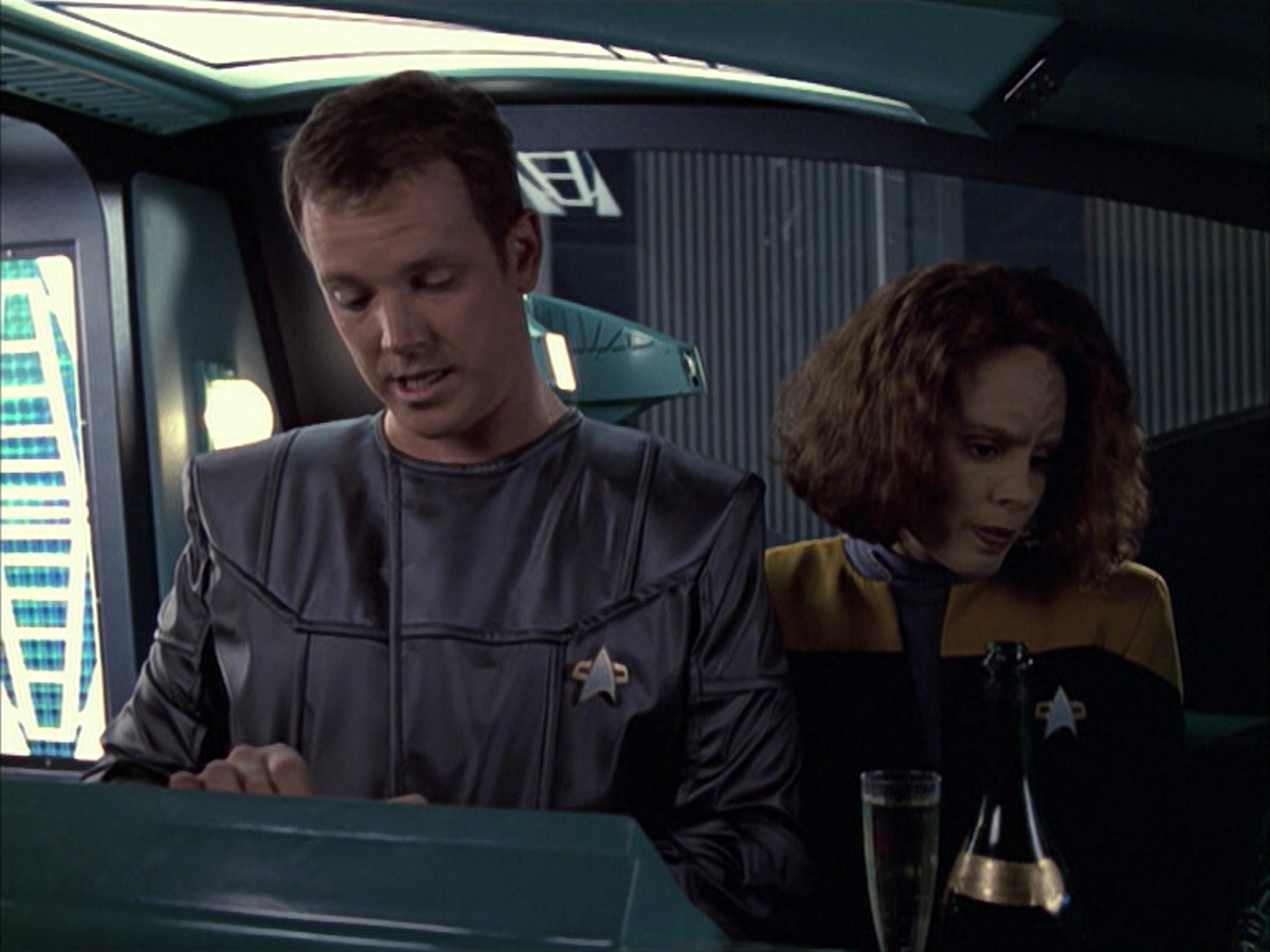 extant_StarTrek_VOY_6x05-Alice_01464.jpg