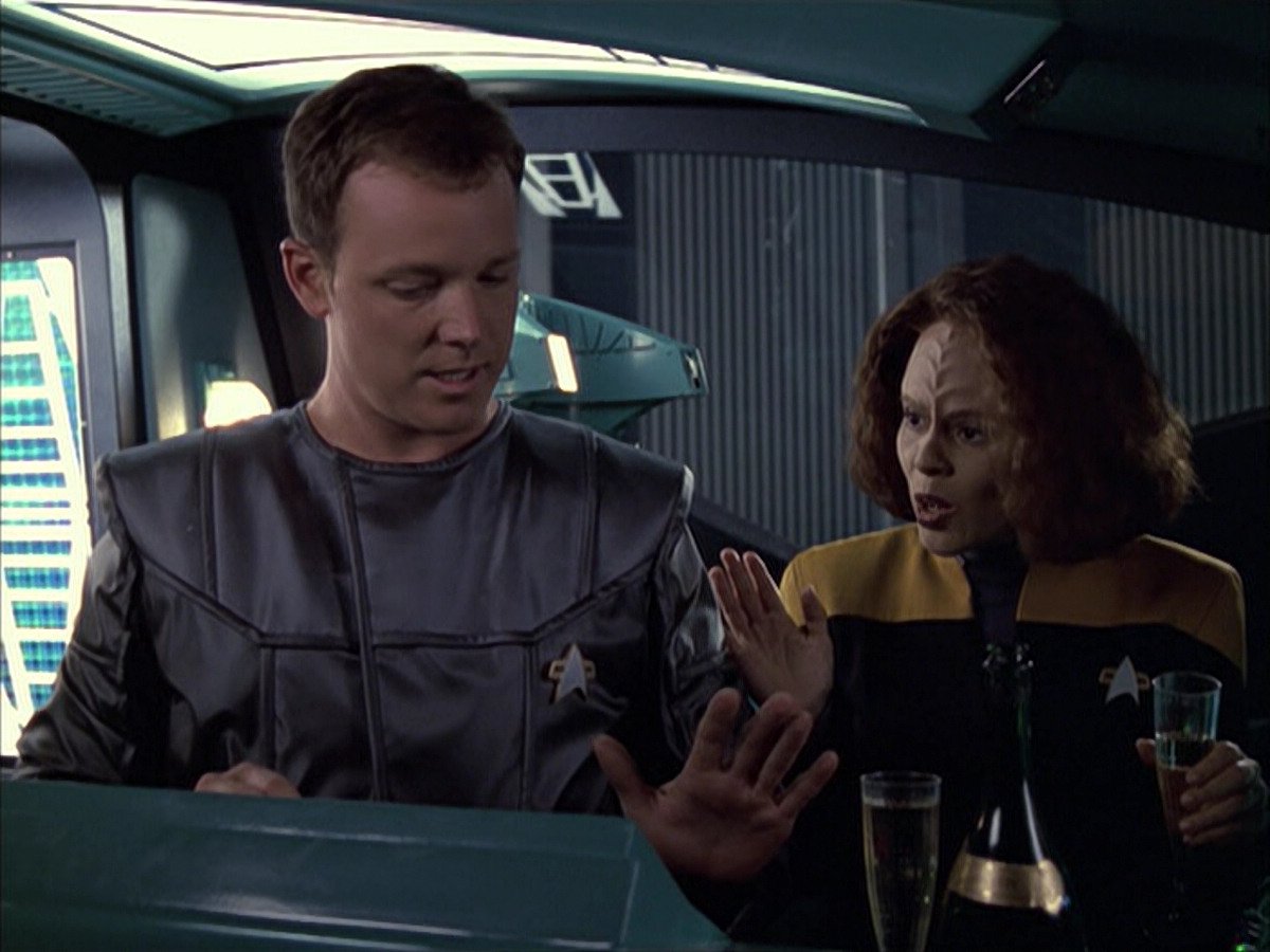 extant_StarTrek_VOY_6x05-Alice_01474.jpg