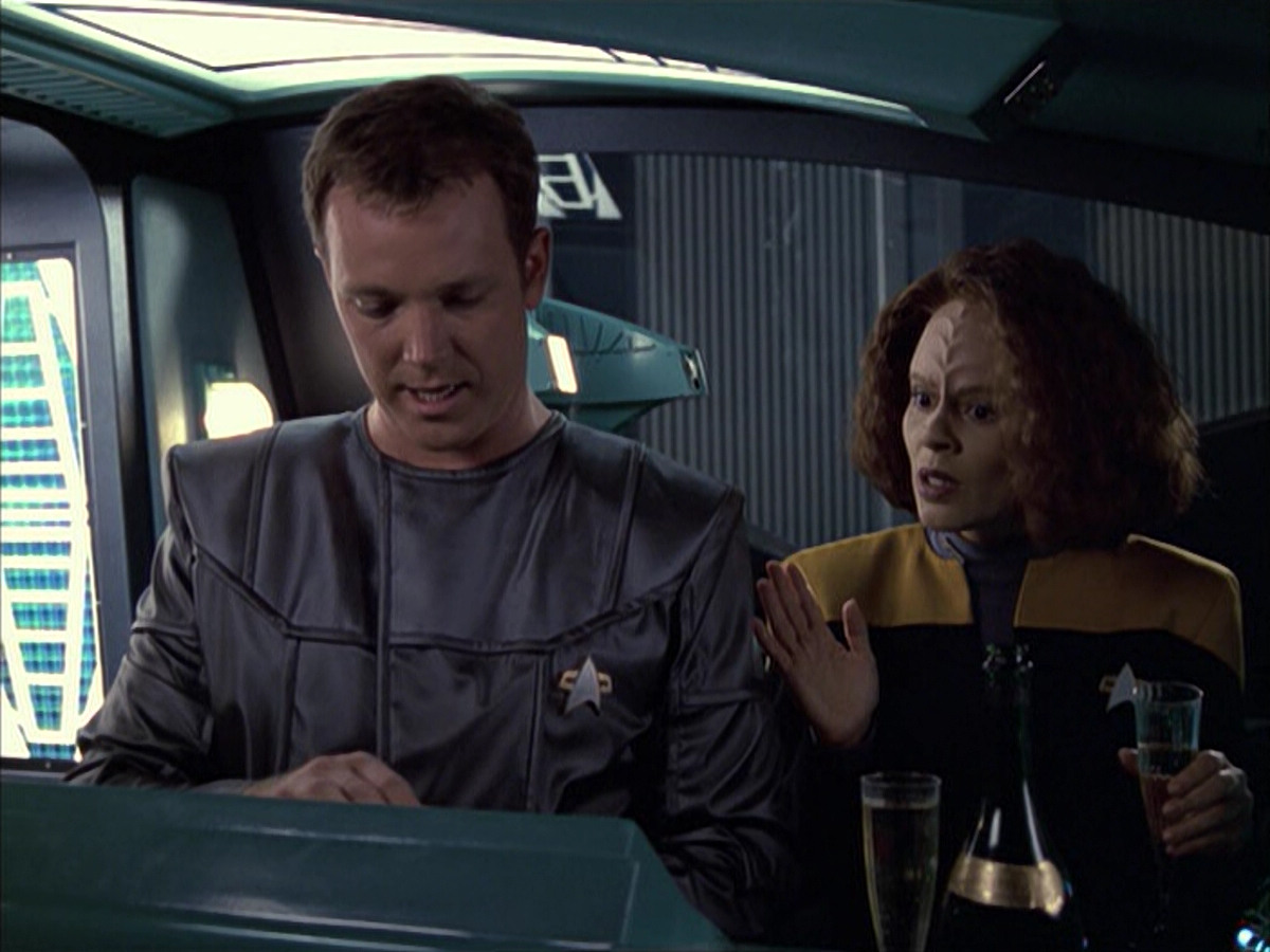 extant_StarTrek_VOY_6x05-Alice_01478.jpg