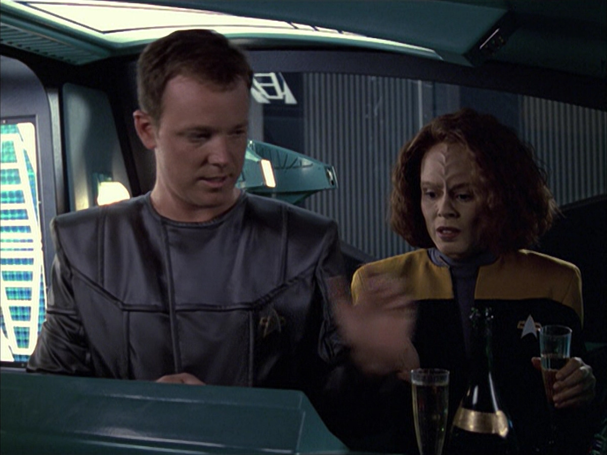 extant_StarTrek_VOY_6x05-Alice_01484.jpg