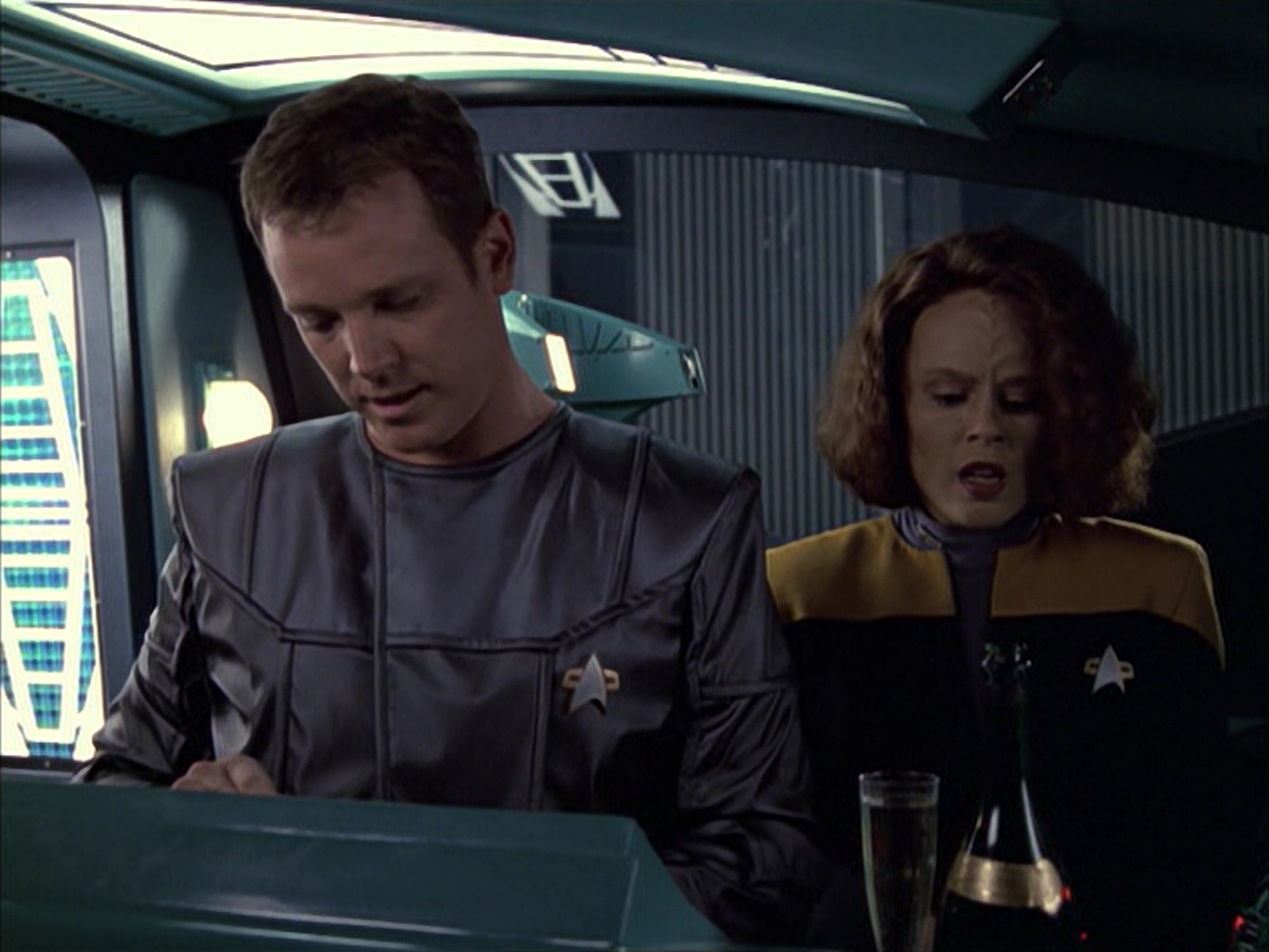extant_StarTrek_VOY_6x05-Alice_01488.jpg