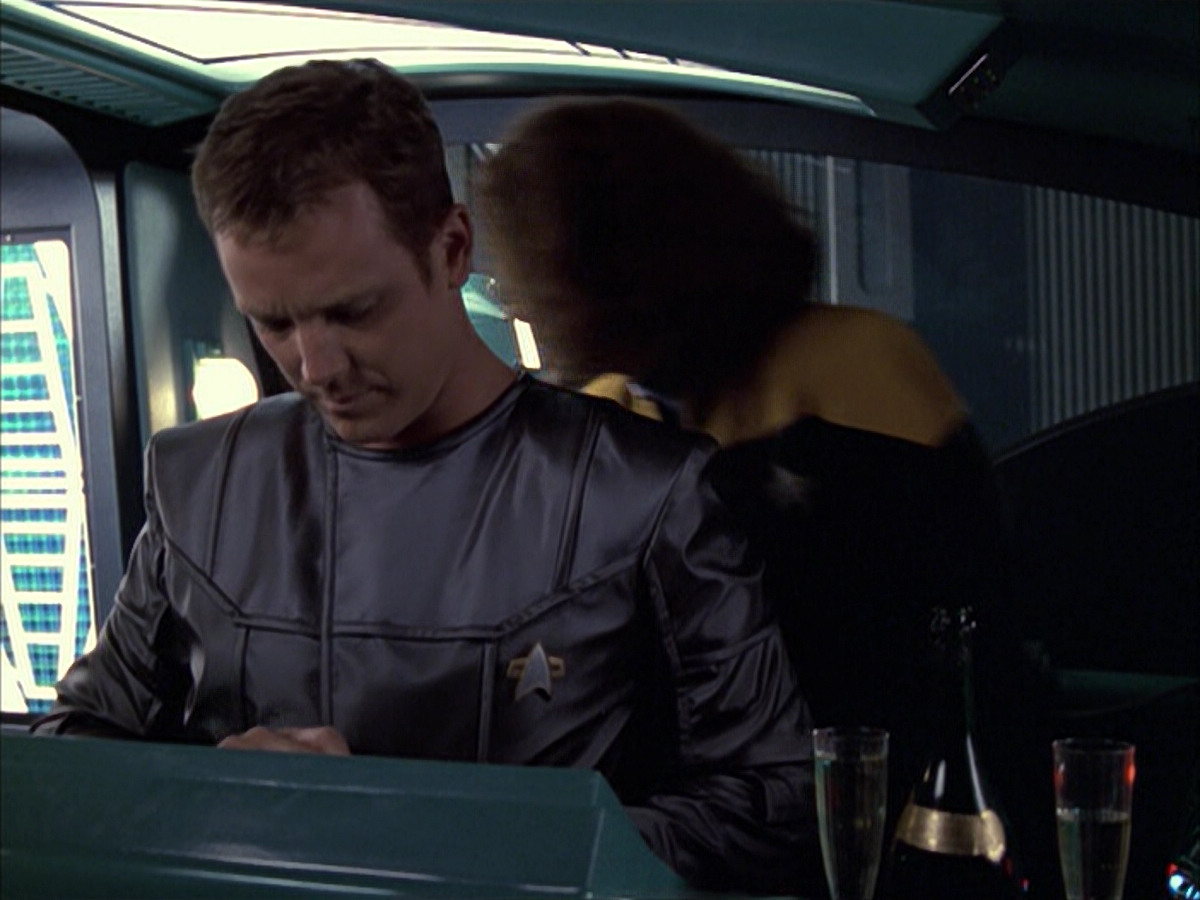 extant_StarTrek_VOY_6x05-Alice_01498.jpg