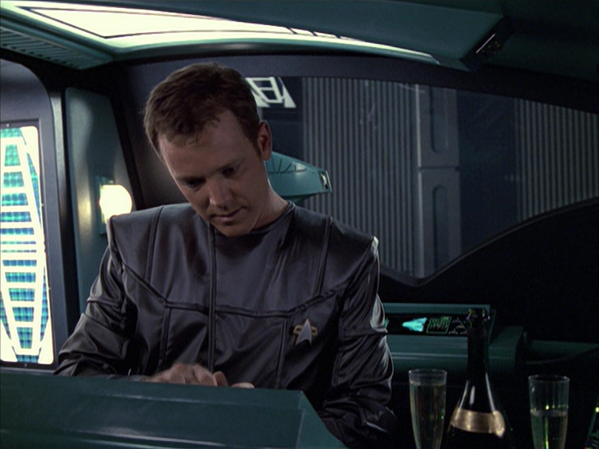 extant_StarTrek_VOY_6x05-Alice_01515.jpg