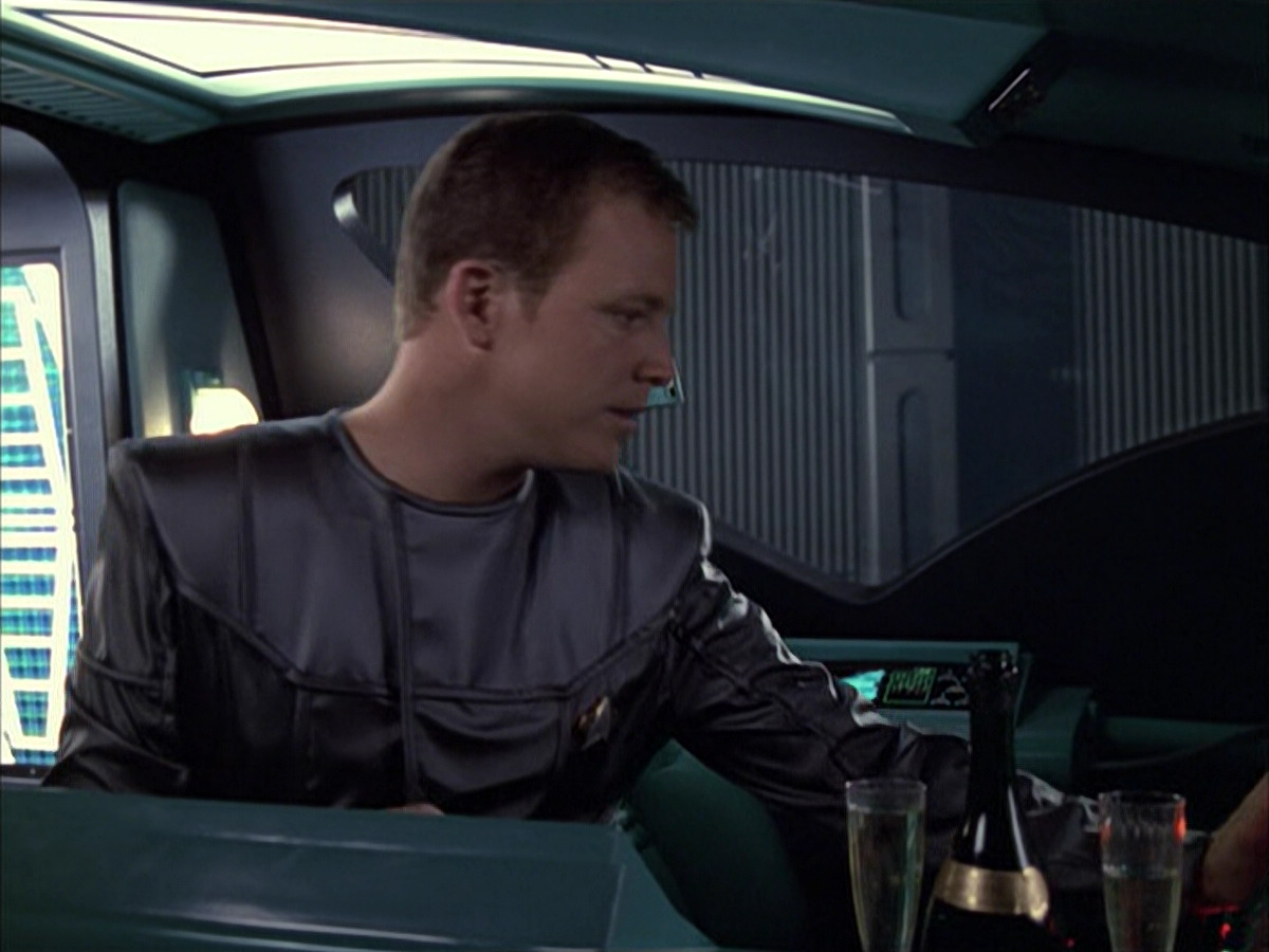 extant_StarTrek_VOY_6x05-Alice_01517.jpg