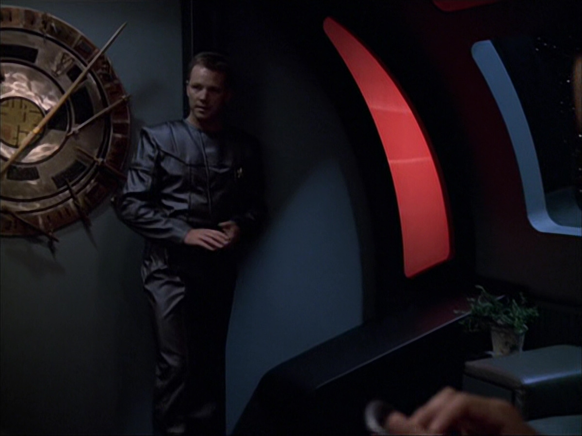 extant_StarTrek_VOY_6x05-Alice_01531.jpg