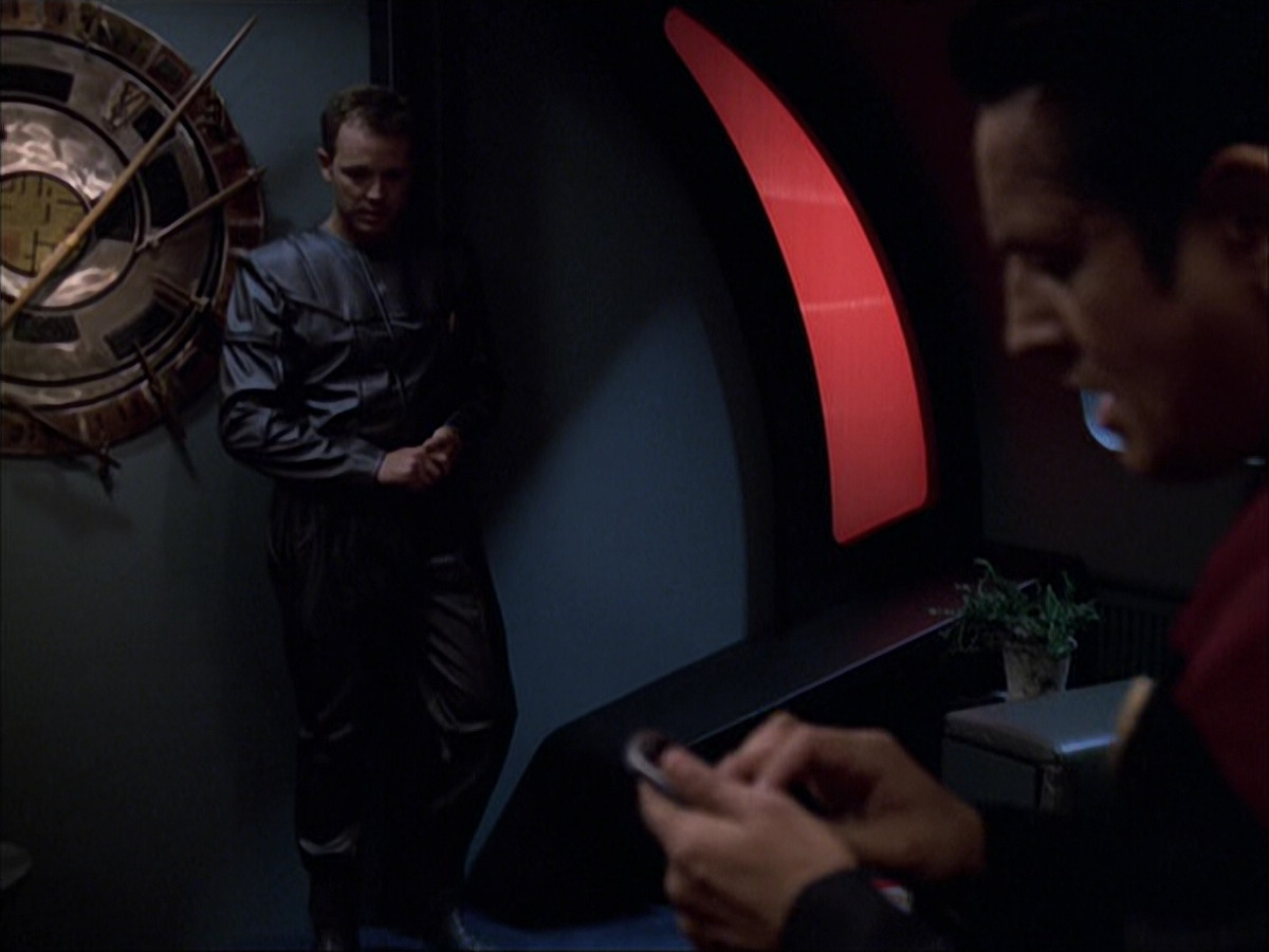 extant_StarTrek_VOY_6x05-Alice_01532.jpg