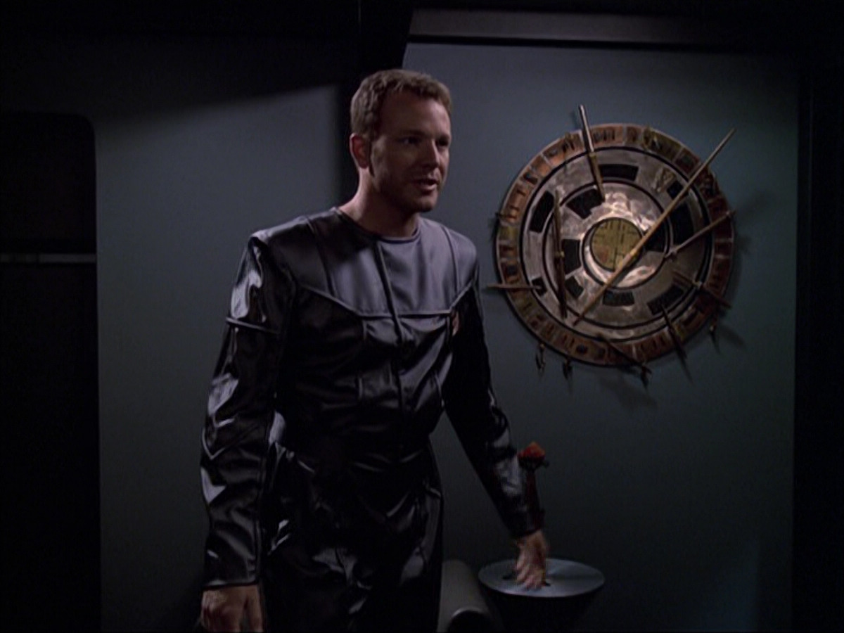 extant_StarTrek_VOY_6x05-Alice_01541.jpg