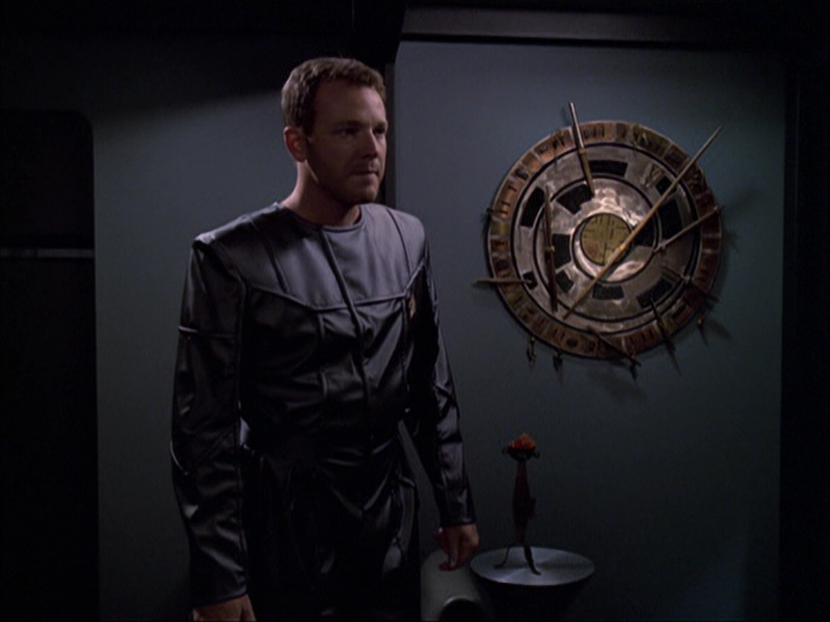 extant_StarTrek_VOY_6x05-Alice_01546.jpg