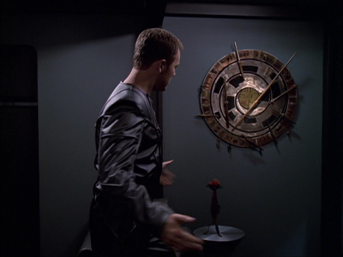 extant_StarTrek_VOY_6x05-Alice_01548.jpg