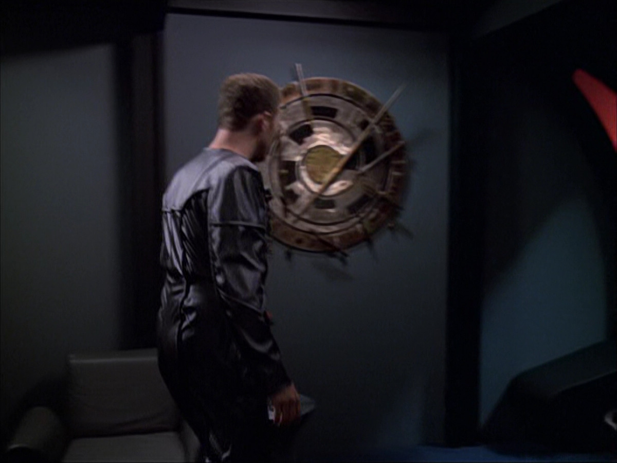 extant_StarTrek_VOY_6x05-Alice_01549.jpg