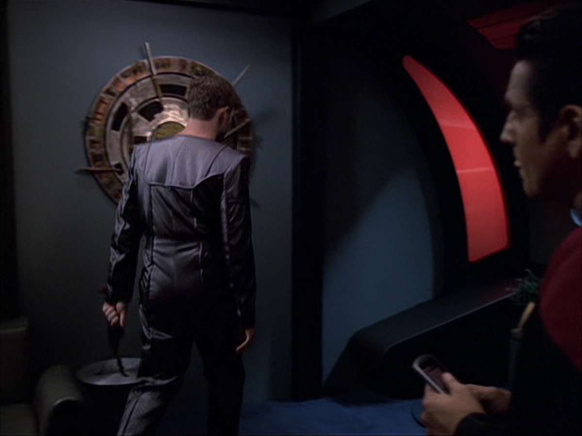 extant_StarTrek_VOY_6x05-Alice_01550.jpg