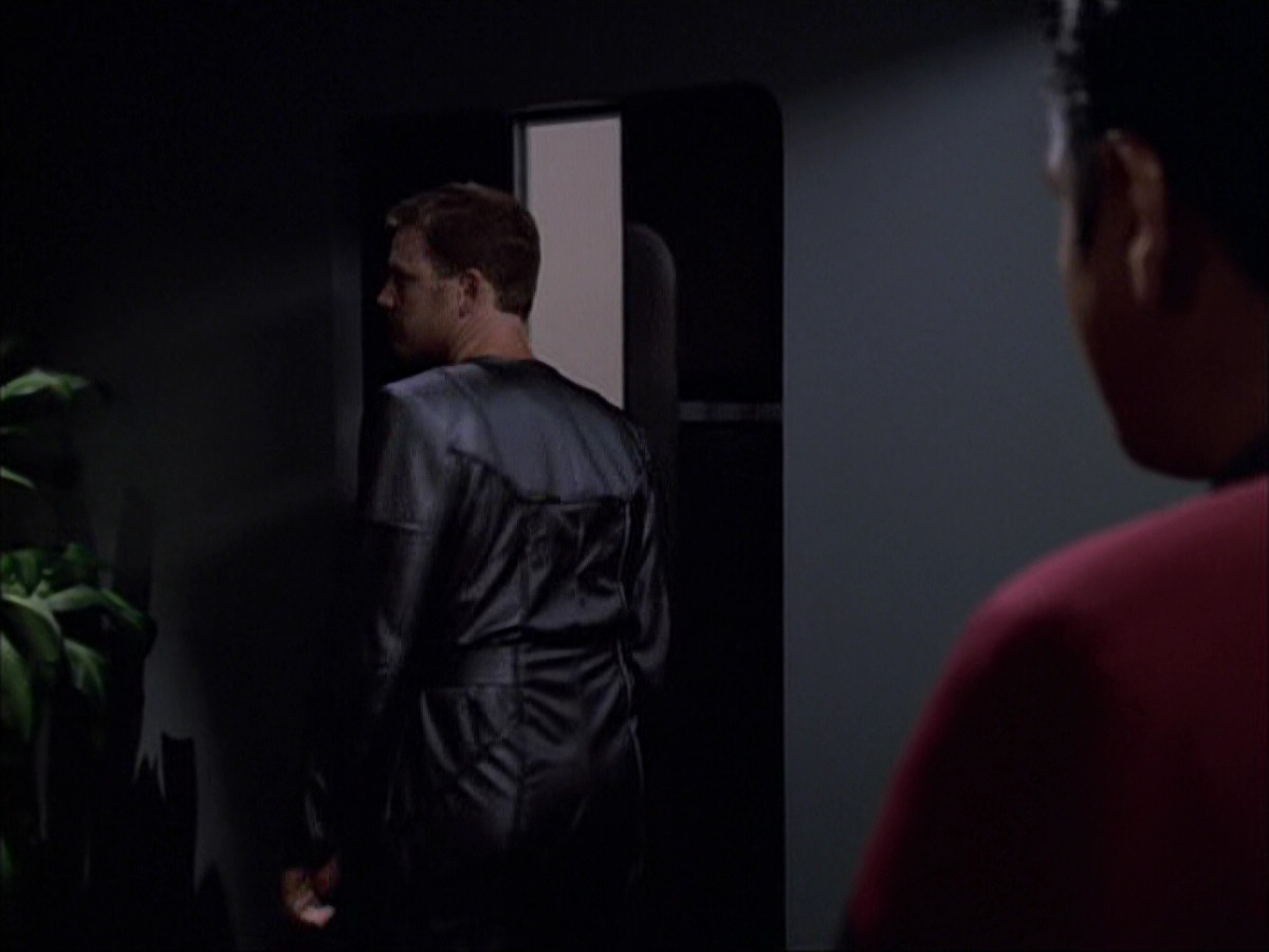 extant_StarTrek_VOY_6x05-Alice_01622.jpg