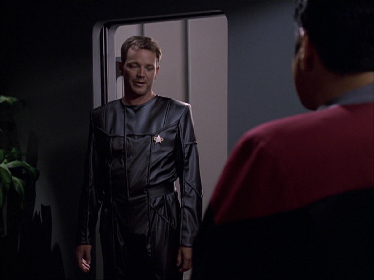 extant_StarTrek_VOY_6x05-Alice_01633.jpg