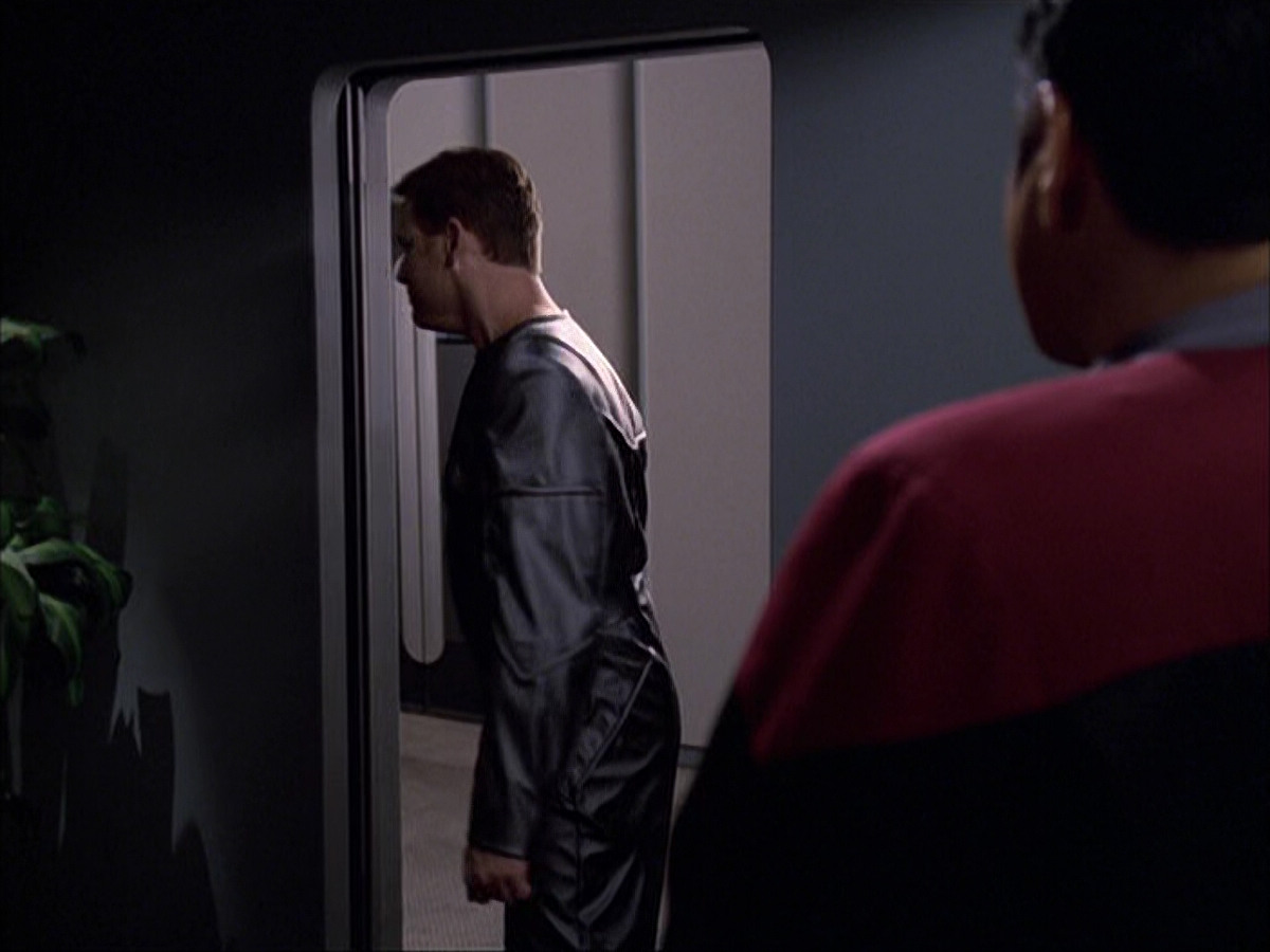 extant_StarTrek_VOY_6x05-Alice_01645.jpg
