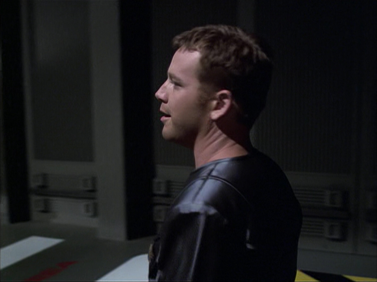 extant_StarTrek_VOY_6x05-Alice_01657.jpg