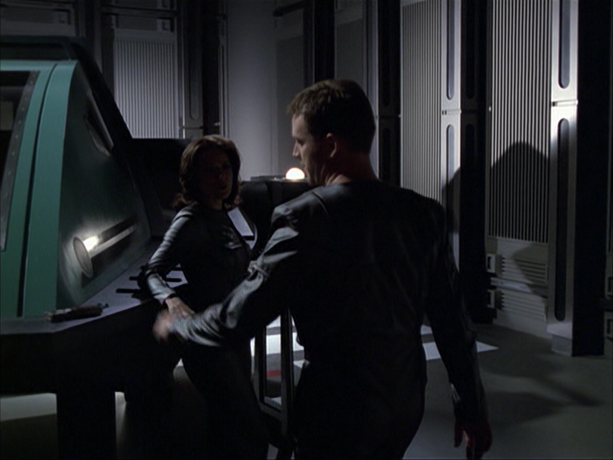 extant_StarTrek_VOY_6x05-Alice_01671.jpg