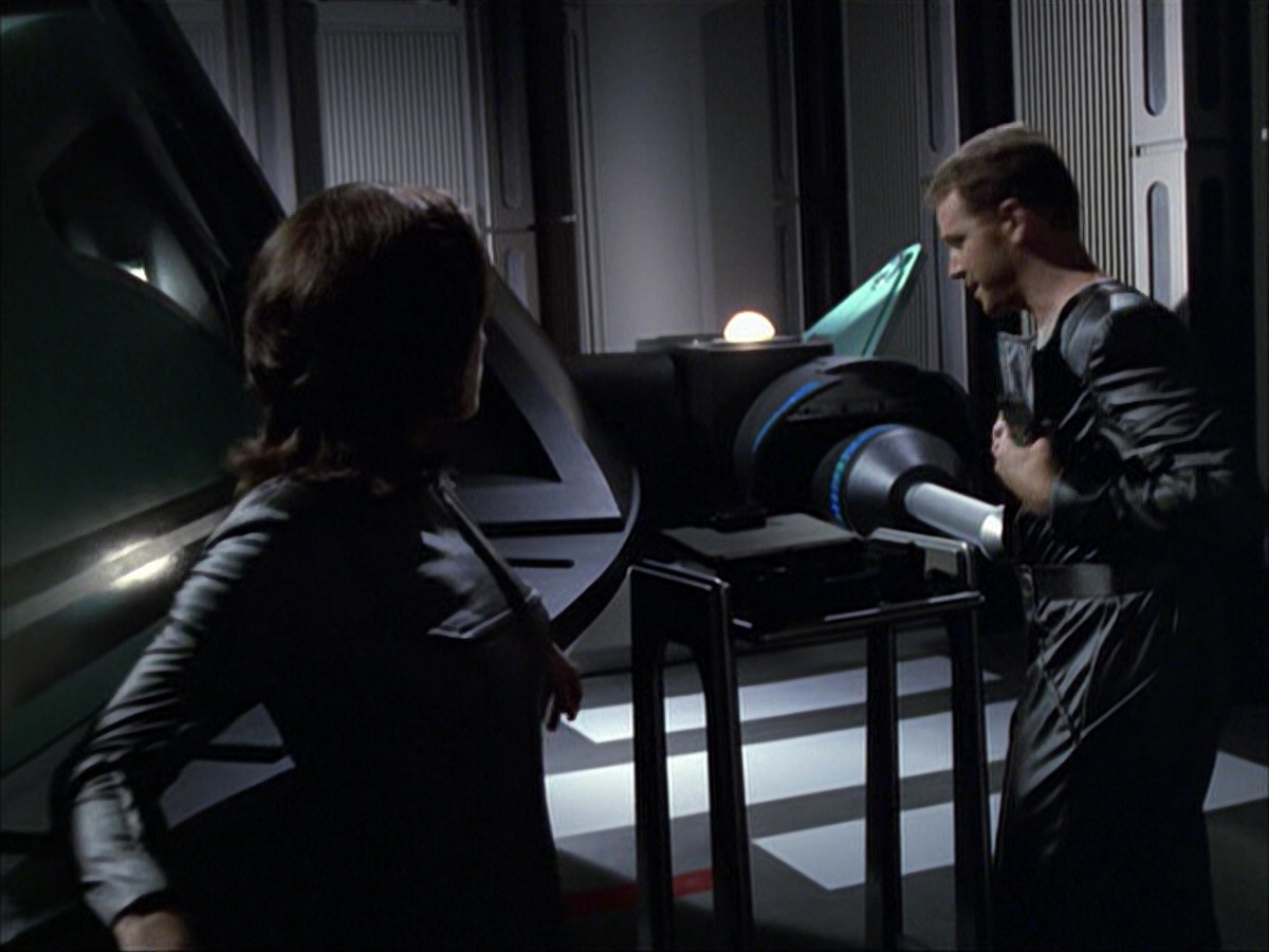 extant_StarTrek_VOY_6x05-Alice_01679.jpg