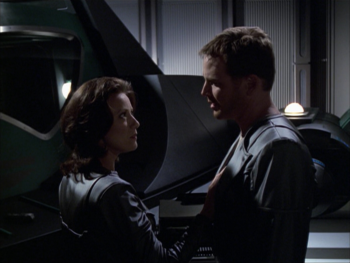 extant_StarTrek_VOY_6x05-Alice_01688.jpg