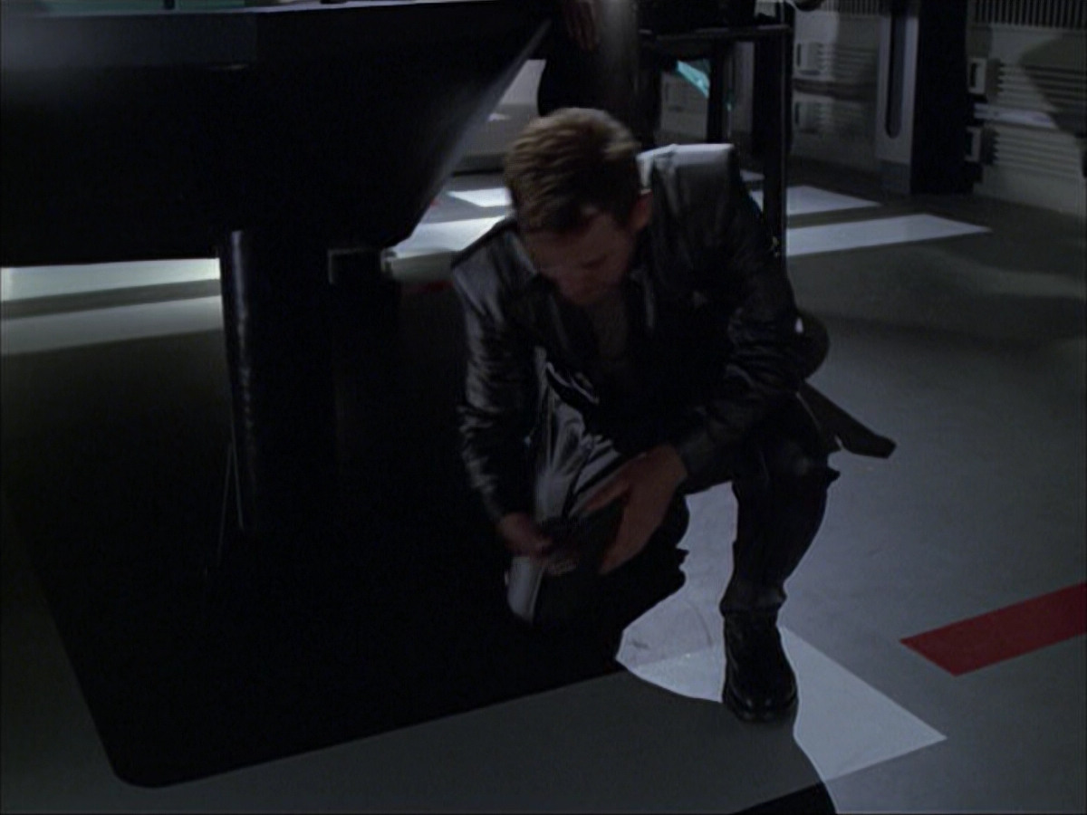 extant_StarTrek_VOY_6x05-Alice_01717.jpg
