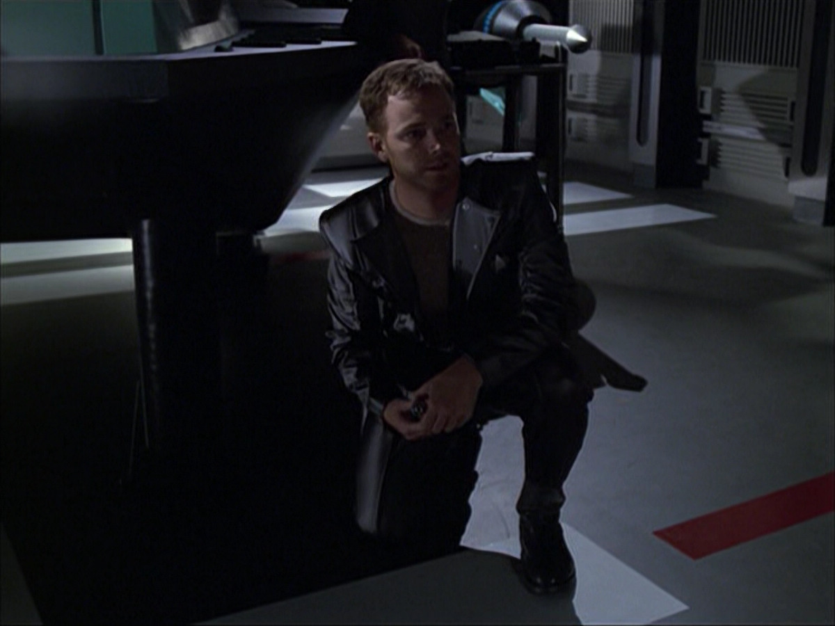 extant_StarTrek_VOY_6x05-Alice_01721.jpg