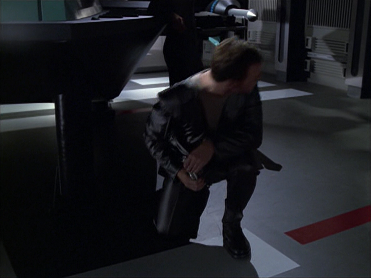 extant_StarTrek_VOY_6x05-Alice_01726.jpg