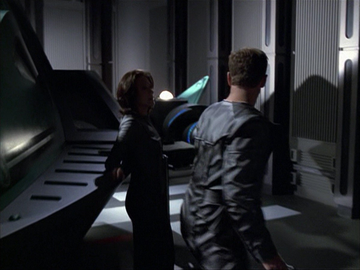extant_StarTrek_VOY_6x05-Alice_01728.jpg
