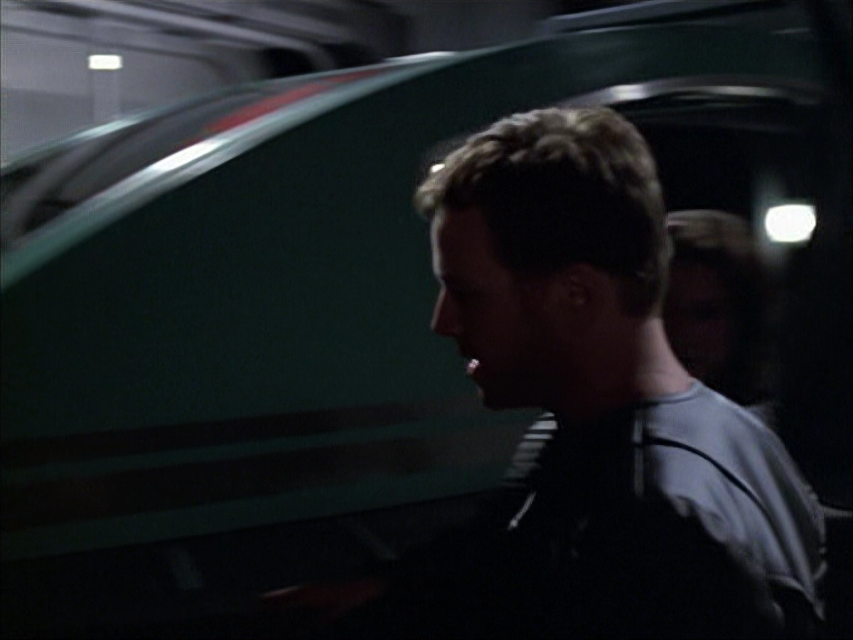 extant_StarTrek_VOY_6x05-Alice_01740.jpg
