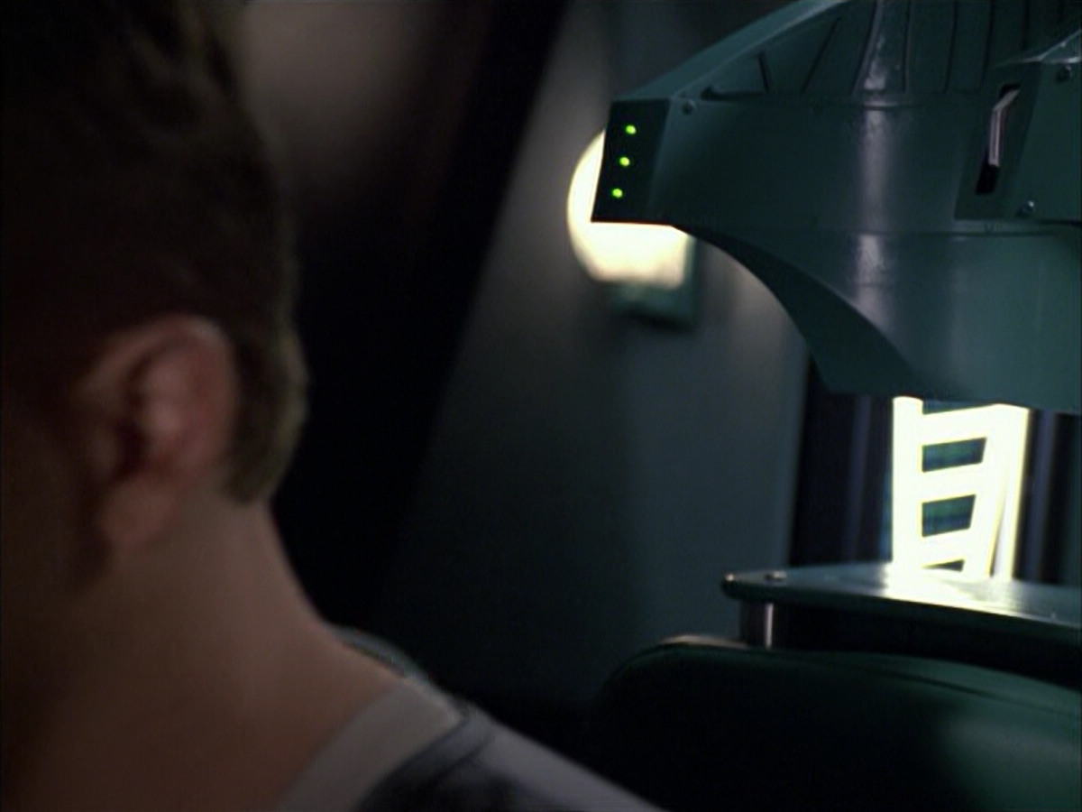 extant_StarTrek_VOY_6x05-Alice_01773.jpg