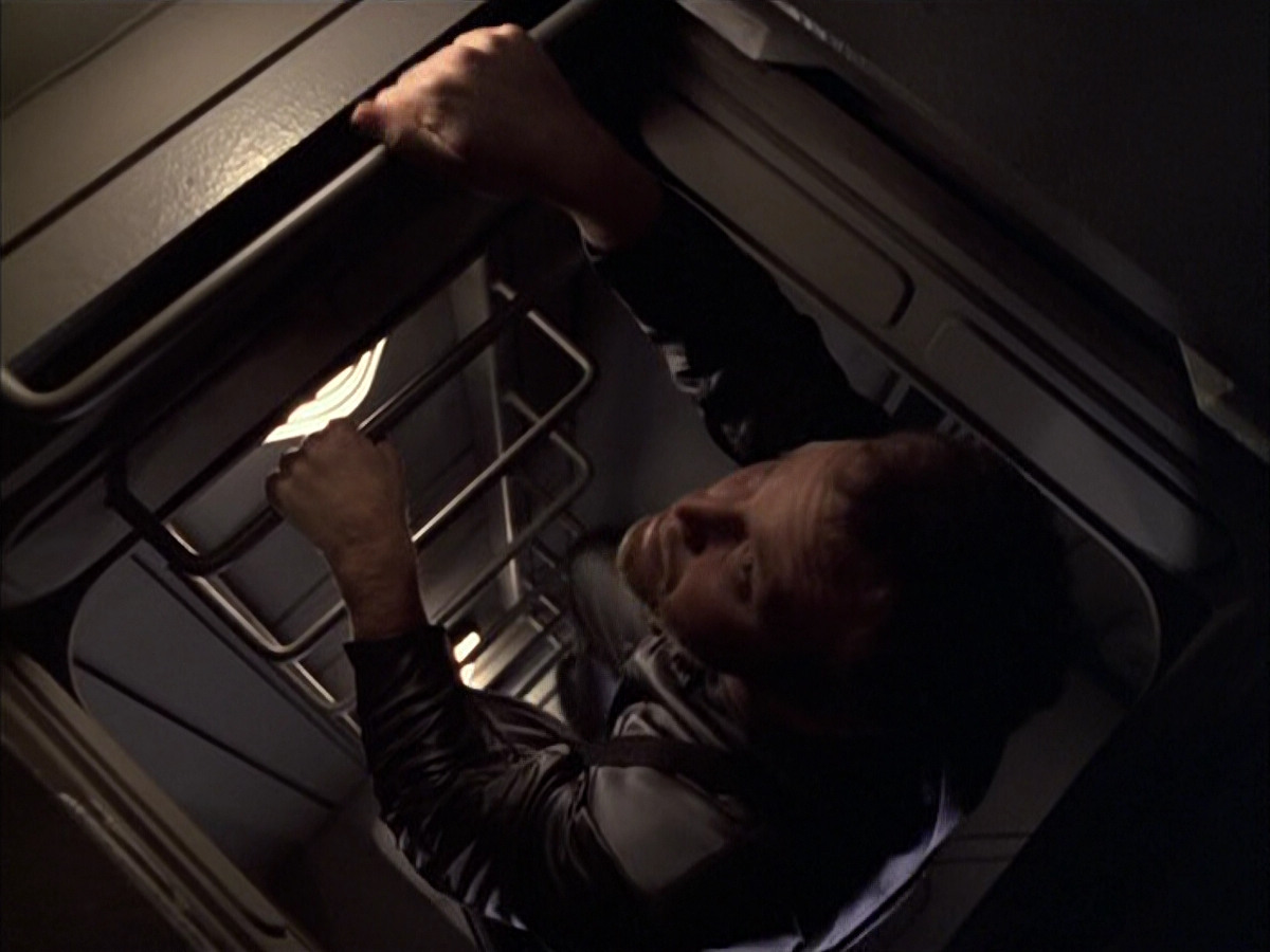 extant_StarTrek_VOY_6x05-Alice_01843.jpg