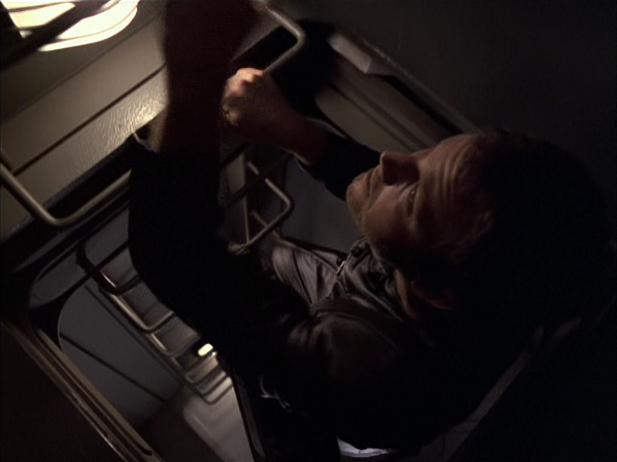 extant_StarTrek_VOY_6x05-Alice_01844.jpg