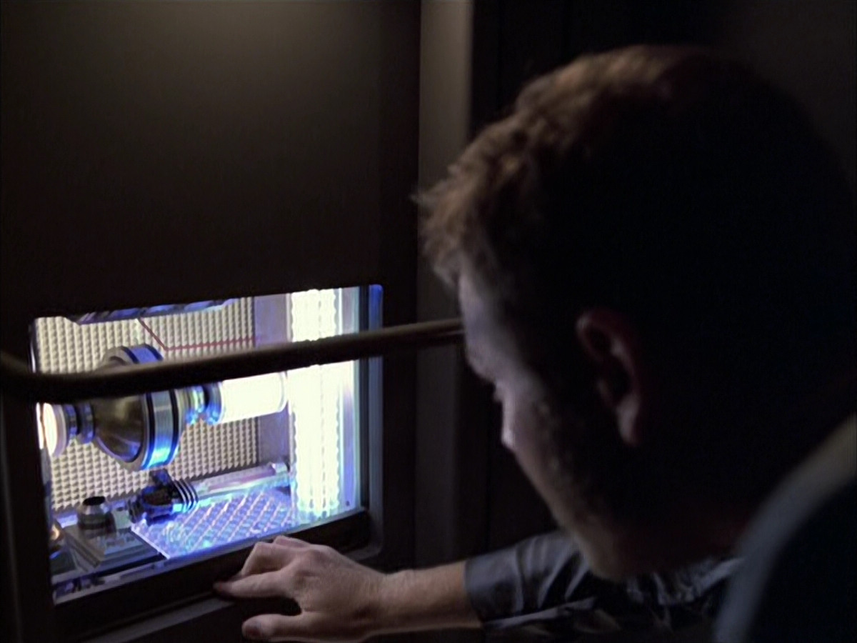 extant_StarTrek_VOY_6x05-Alice_01852.jpg