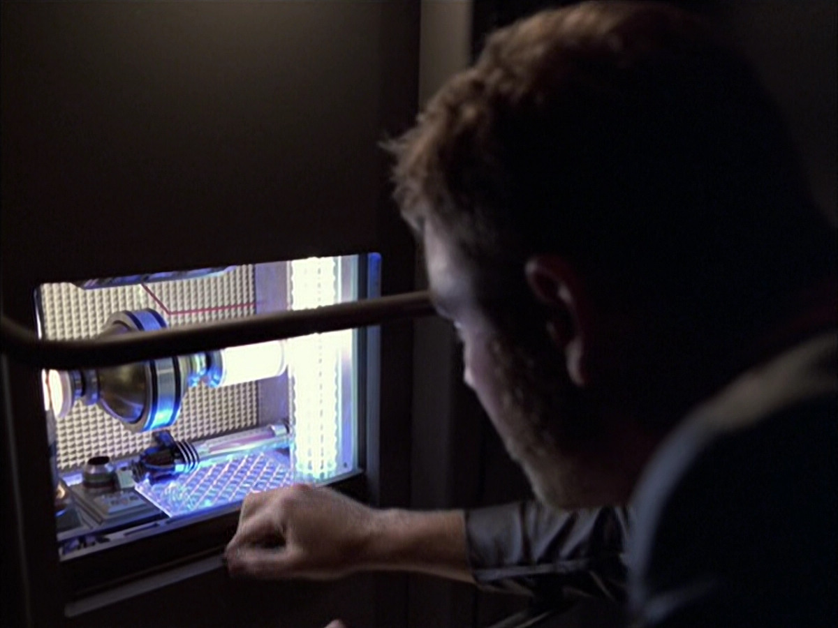 extant_StarTrek_VOY_6x05-Alice_01853.jpg