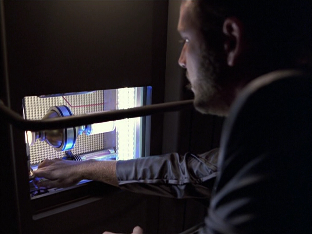 extant_StarTrek_VOY_6x05-Alice_01857.jpg