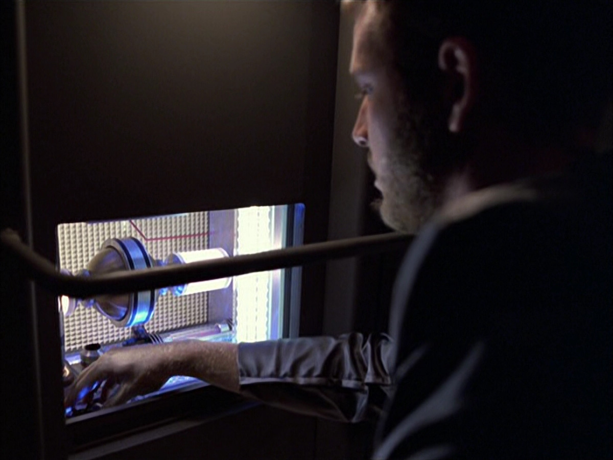 extant_StarTrek_VOY_6x05-Alice_01860.jpg