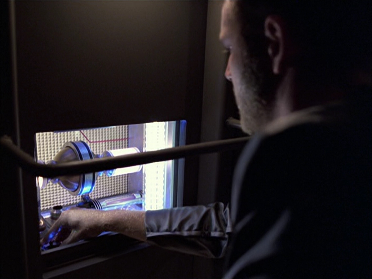extant_StarTrek_VOY_6x05-Alice_01861.jpg