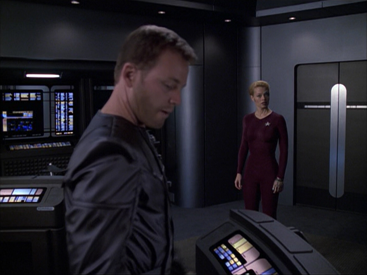 extant_StarTrek_VOY_6x05-Alice_02058.jpg
