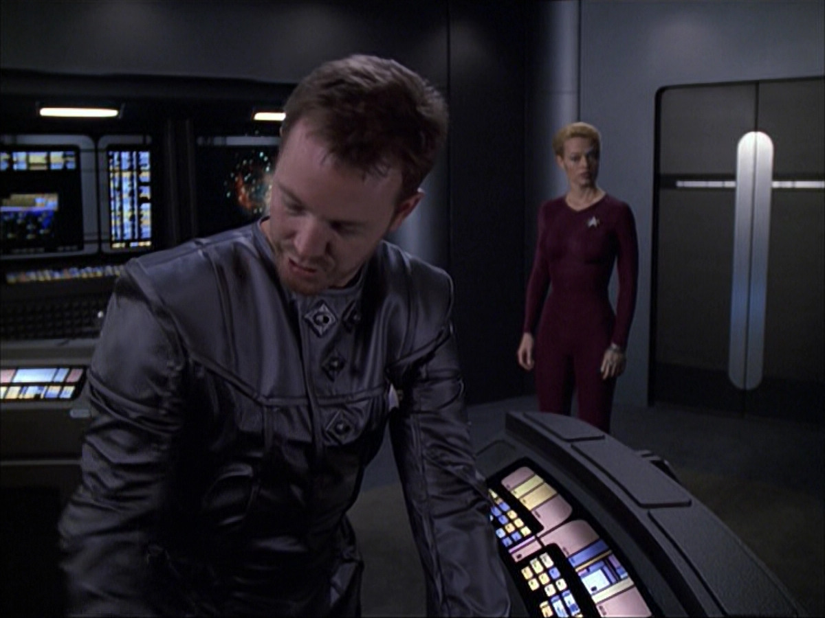 extant_StarTrek_VOY_6x05-Alice_02062.jpg