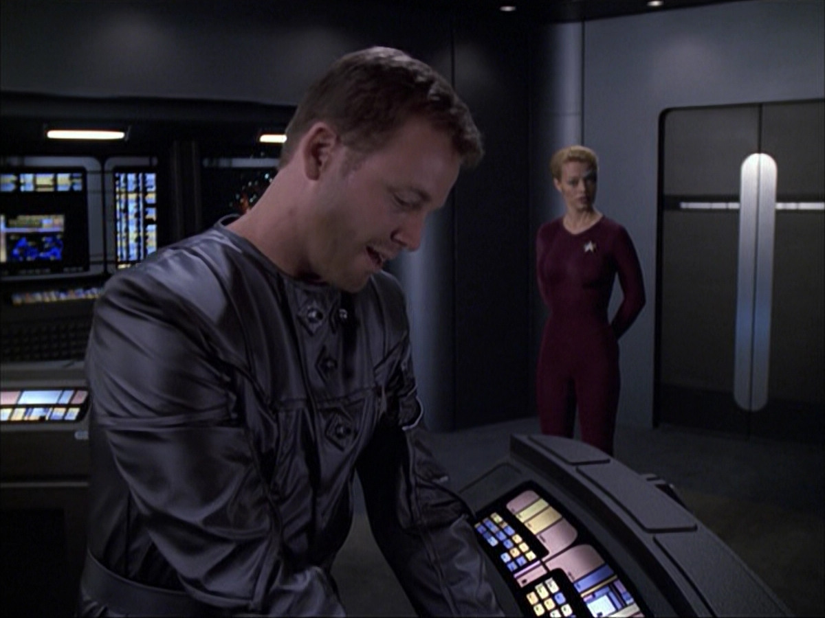 extant_StarTrek_VOY_6x05-Alice_02074.jpg