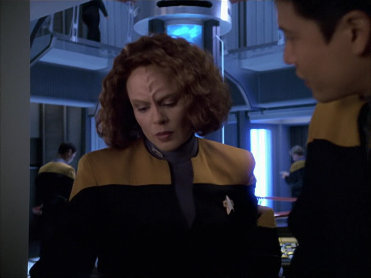 extant_StarTrek_VOY_6x05-Alice_02148.jpg