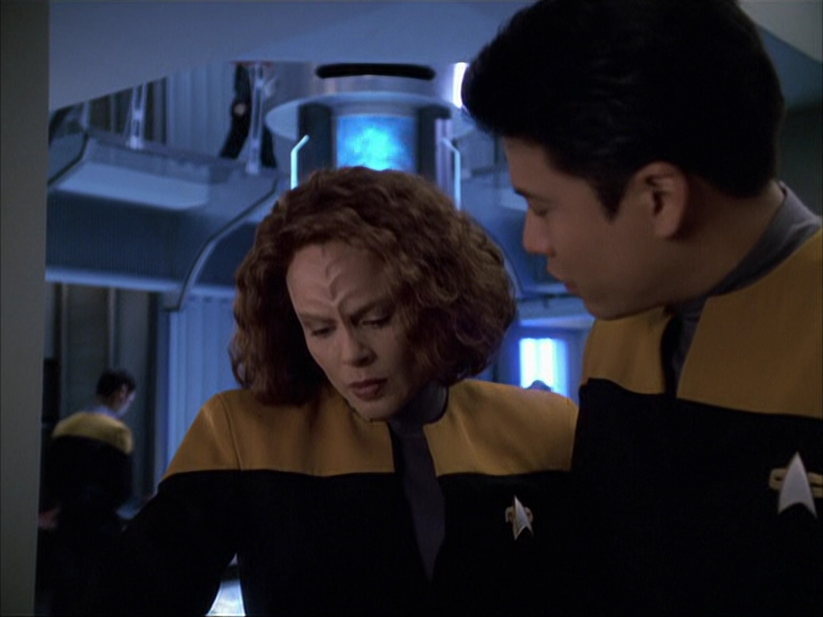 extant_StarTrek_VOY_6x05-Alice_02149.jpg