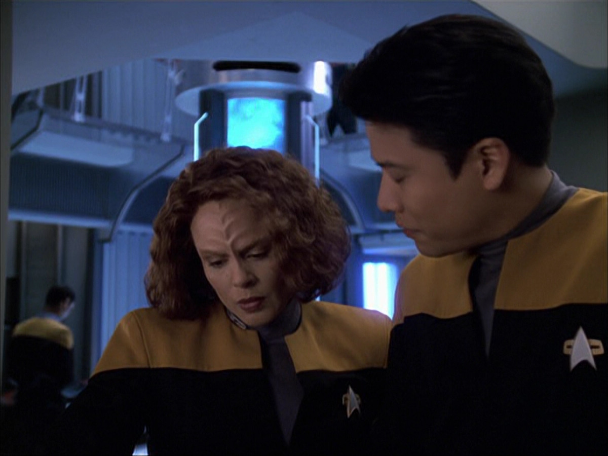 extant_StarTrek_VOY_6x05-Alice_02152.jpg