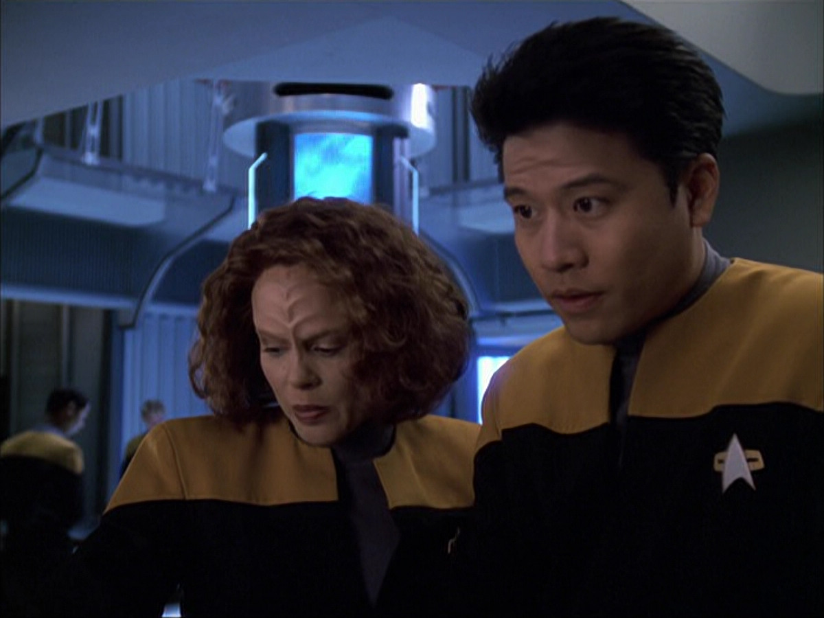 extant_StarTrek_VOY_6x05-Alice_02156.jpg